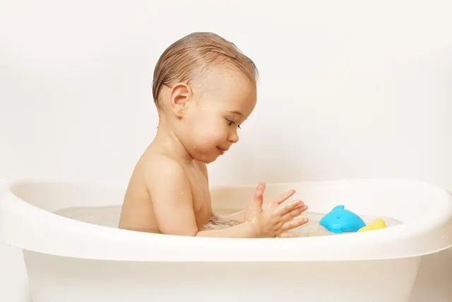 KAMILLIN® EXTERN ROBUGEN als Säuglings- und Kinderbad
